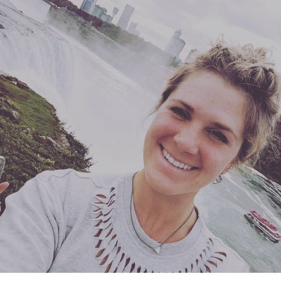 Meet your Posher, Bre - Picture 1 of 1